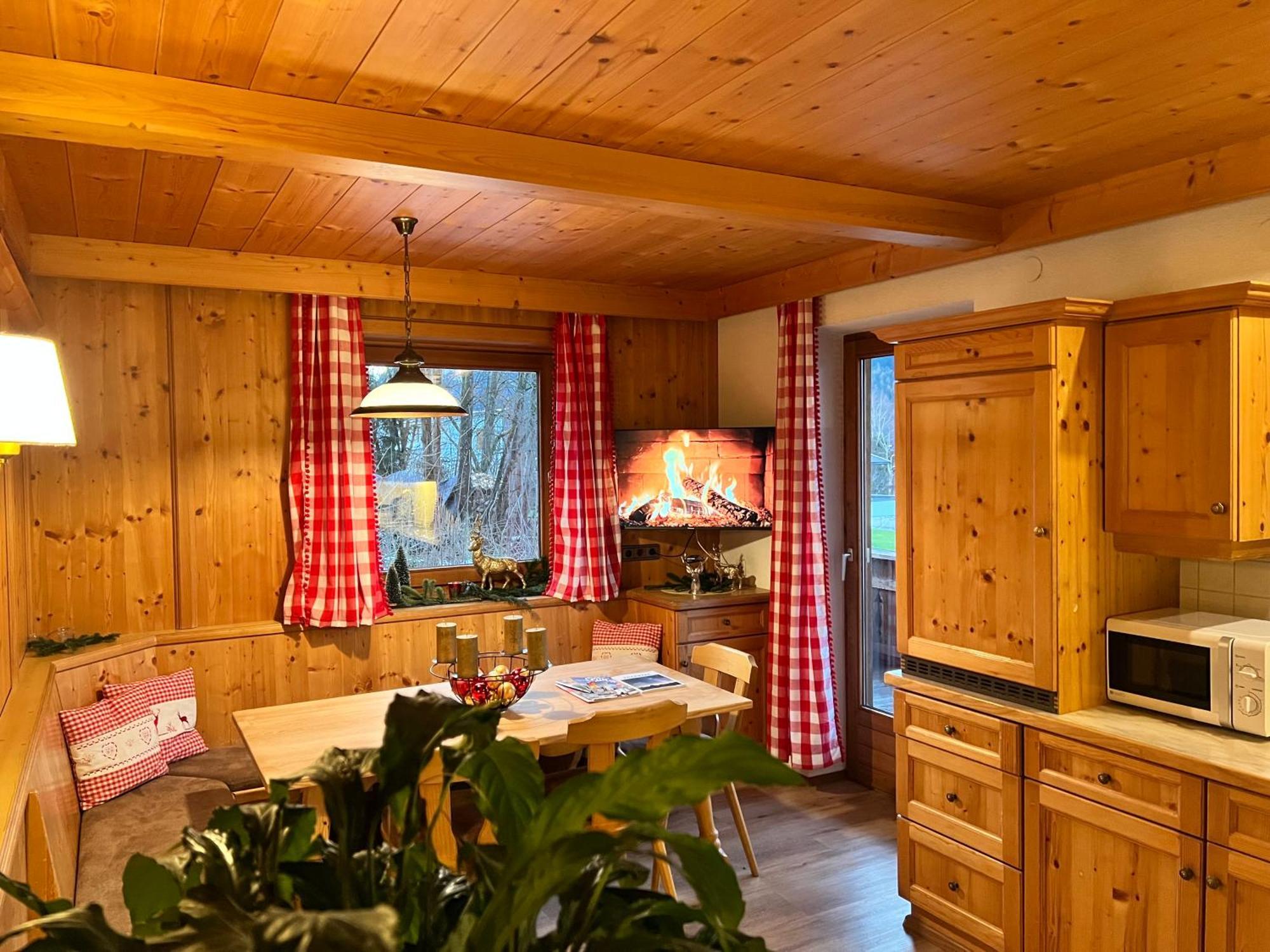 Ferienwohnung Gamsbock Panorama View Balkon, Gartensauna, Garten, Grillplatz Stumm Bagian luar foto